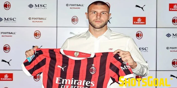 Bek-Terbaik-Anyar-AC-Milan-Hebat-Karena-Tiru-Legenda-Man-United