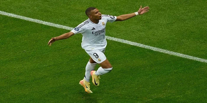 Kylian-Mbappe,-salah-satu-pemain-sepak-bola-terbaik-dunia-saat-ini,-telah-menetapkan-target-ambisius-untuk-musim-debutnya-di-Real-Madrid.