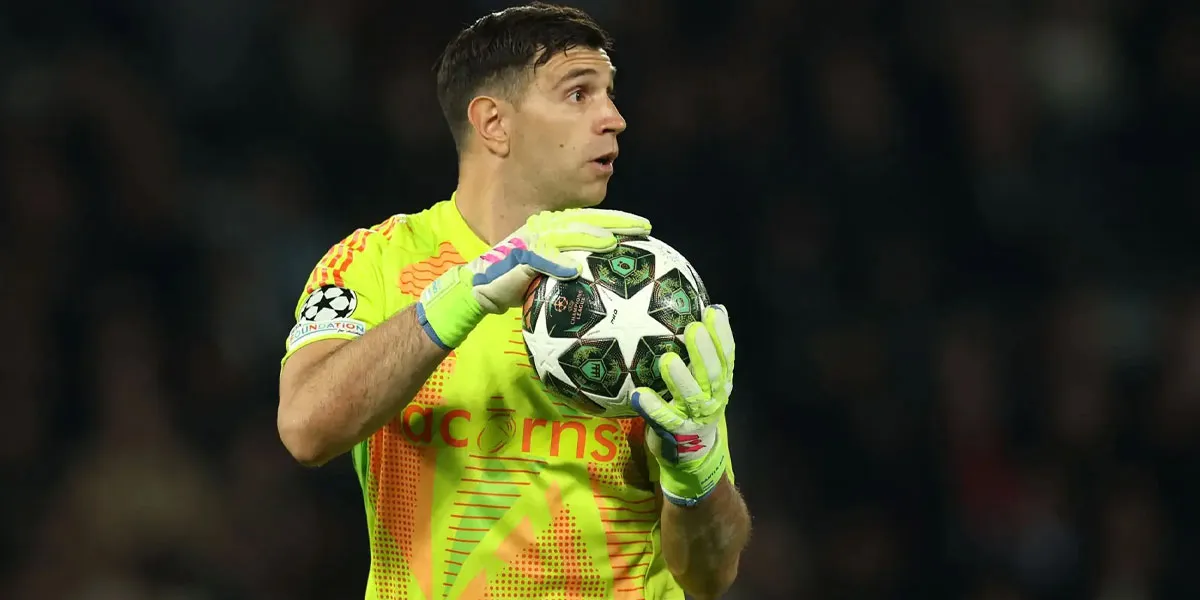 Emiliano Martinez Buka Peluang Bergabung dengan Manchester United